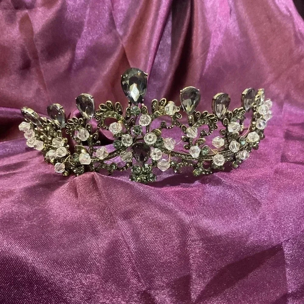 Antiqued brass crown with black gemstones. Superb quality. Excellent condition!! - Picture 2 of 3